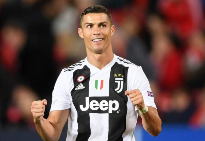 莱昂纳多21球6助攻助海港夺冠，中超总进球63球紧追武磊（莱昂纳多21球6助攻助海港封王，中超生涯63球逼近武磊）