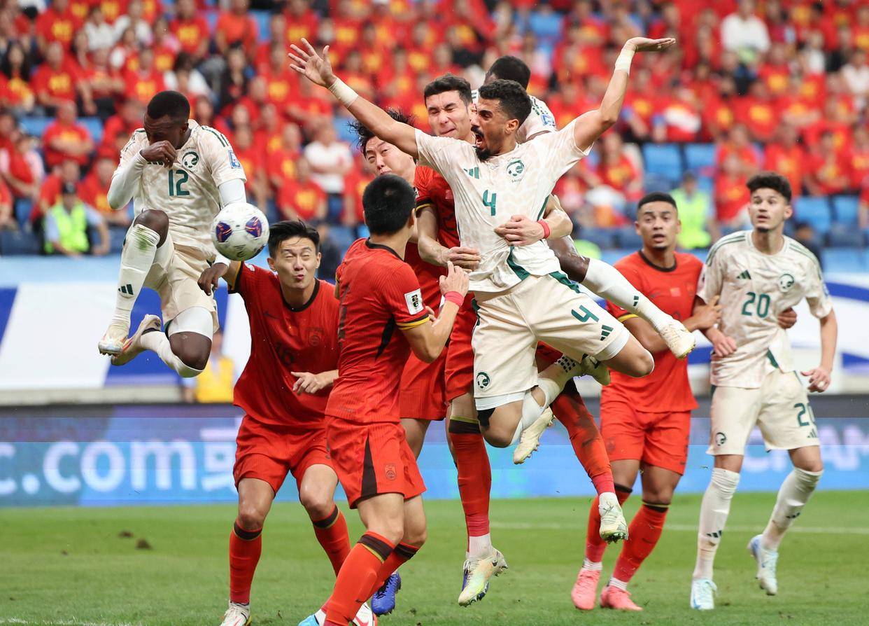 未来是你们的！奎因和哈珀赛后交换球衣（你们的时代来了！奎因与哈珀赛后互换球衣）