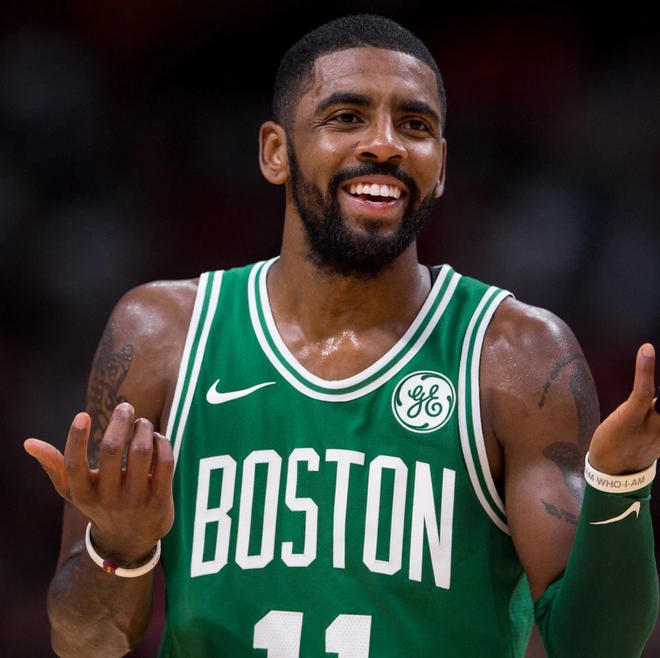 孔帕尼谈乌尔比希：他的性格好训练勤奋，球员会在历史最佳之一的门将身边慢慢成长（孔帕尼盛赞乌尔比希：品格出众、训练自律，在史上最佳门将之一身旁稳步成长）