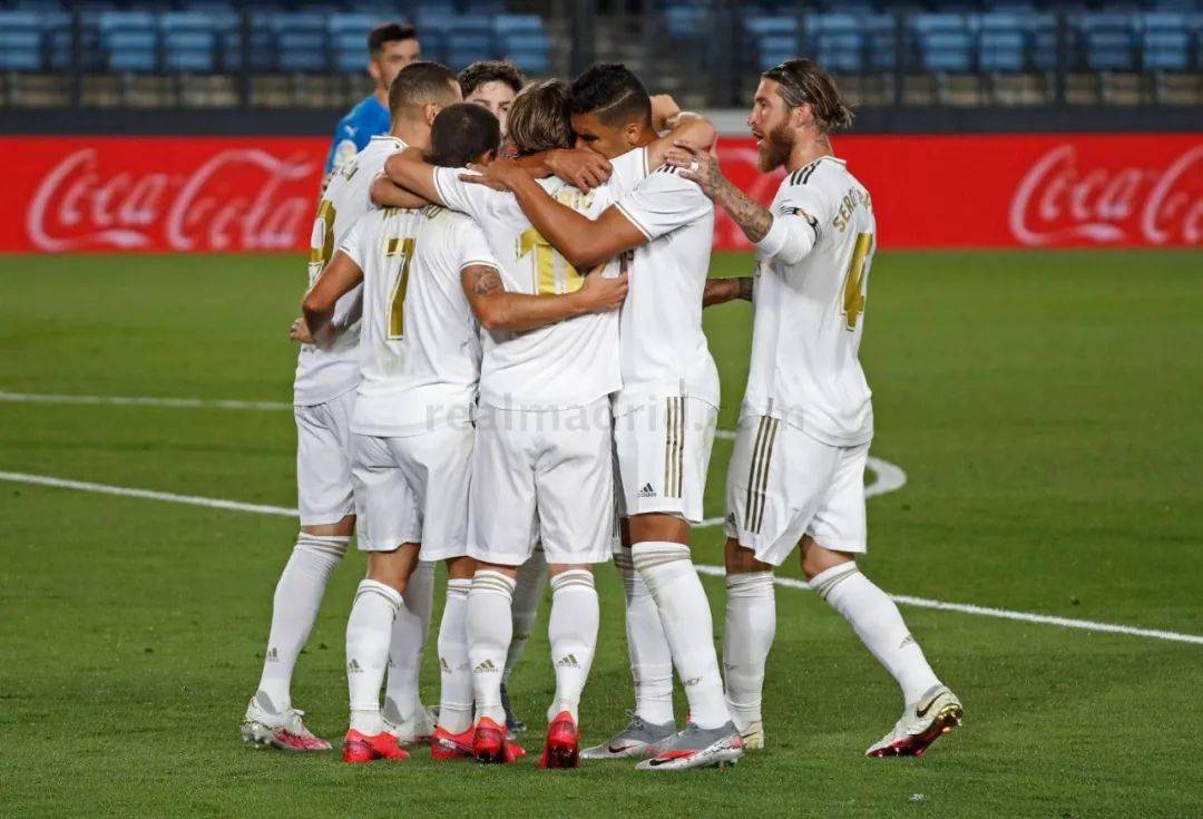 德媒：金玟哉大腿肌肉疼痛，可能会伤缺数场（德媒：金玟哉大腿肌肉不适，或将缺阵多场比赛）