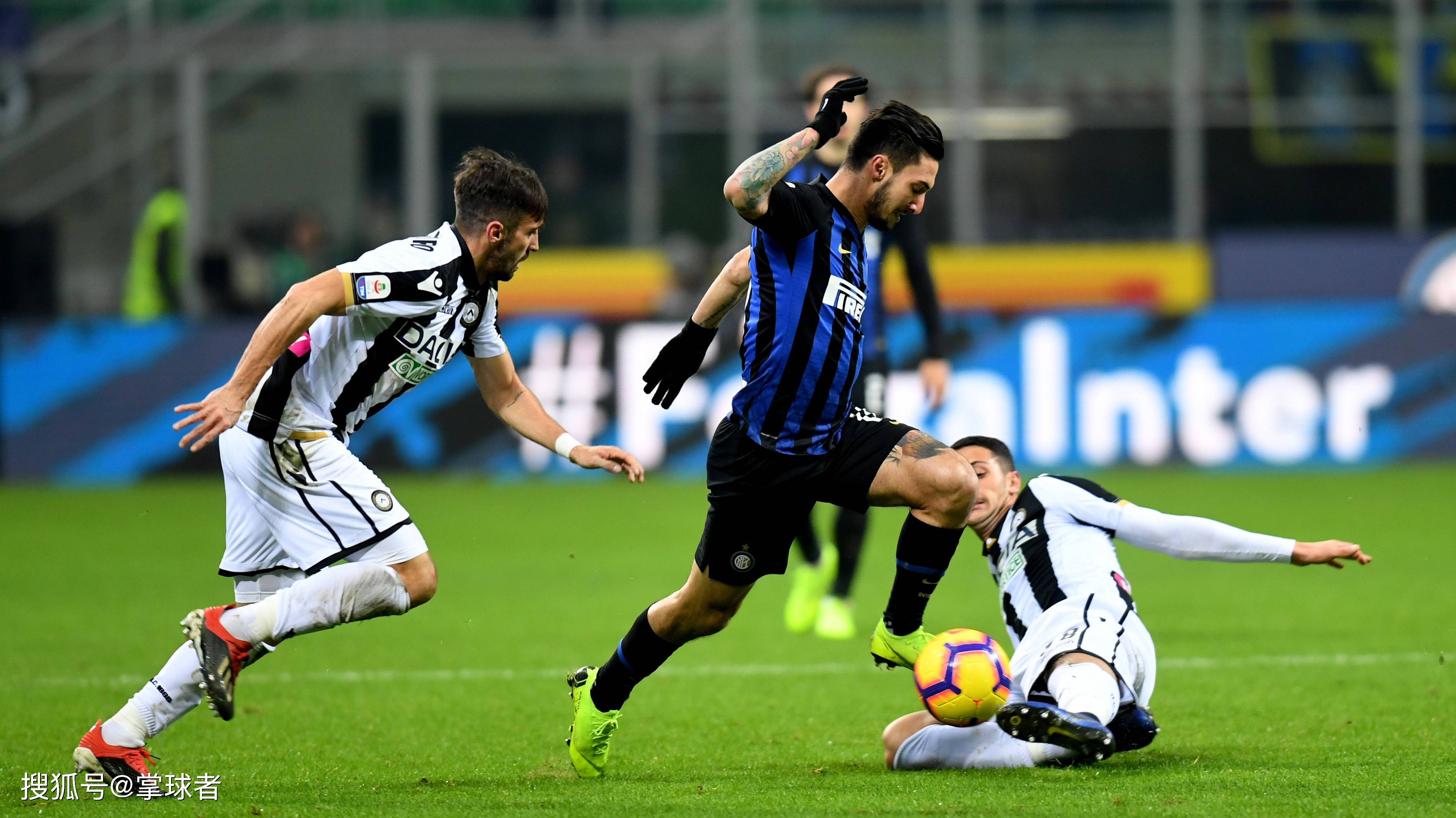 江苏排球全胜：U20男排击败强大山东进决赛！U18U20成年队都取胜（江苏排球全线告捷：U20男排力克劲旅山东闯入决赛，U18与成年队同日获胜）