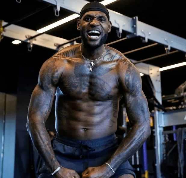 记者：与安哥拉一役，梅西、劳塔罗与阿尔马达或将搭档锋线（记者：对阵安哥拉，梅西、劳塔罗与阿尔马达有望联袂出击锋线）